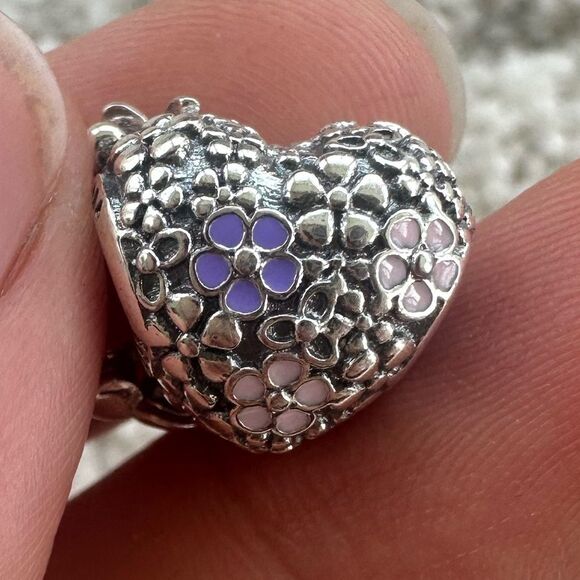 NWOT Pandora x Disney Best Mum Ever Minnie Mouse Heart Charm 791084C01 - Picture 8 of 15